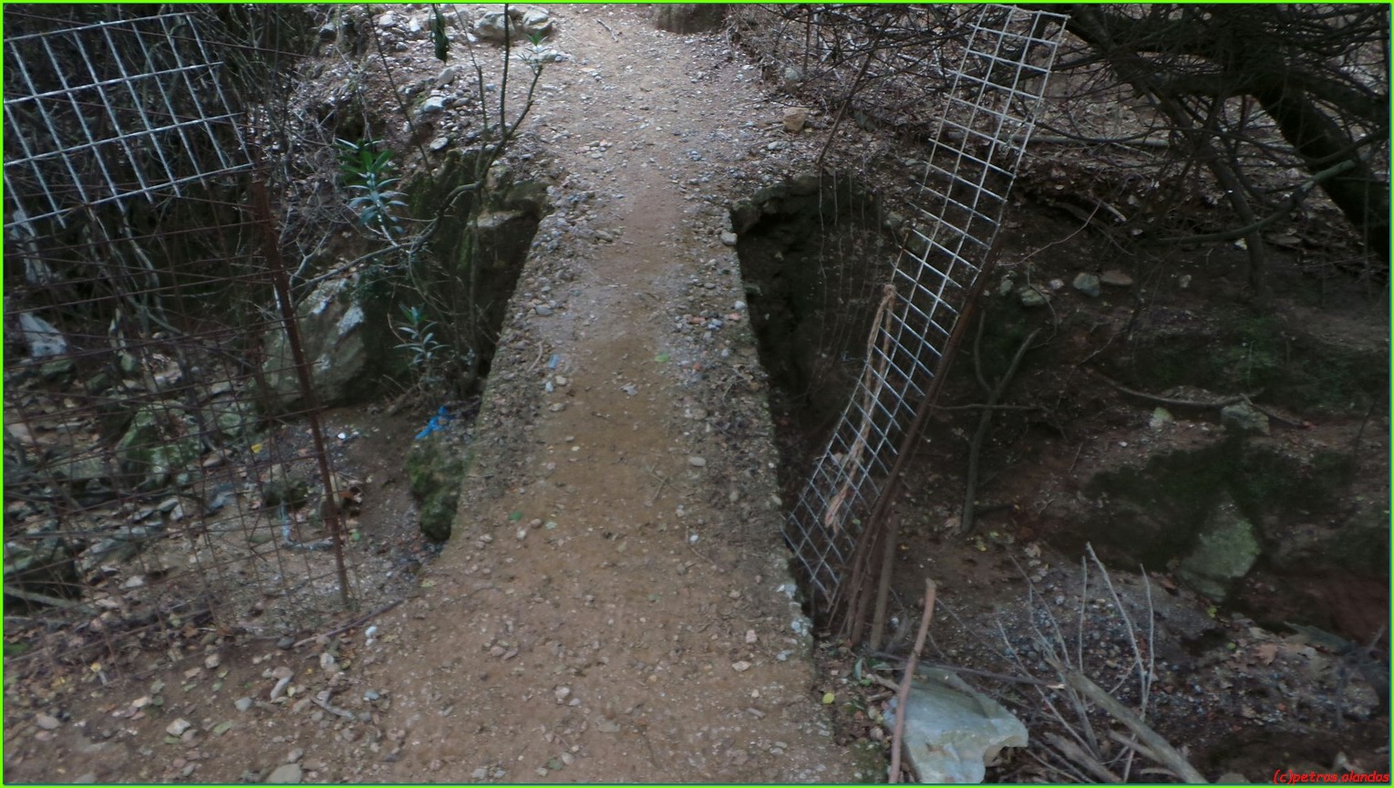 betonnen plaat in de Kollita kloof